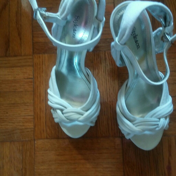 High hell Sandal . - Picture 2 of 8